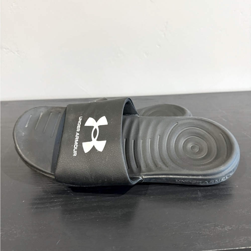 Women’s Under Armour slip on sandals size 8